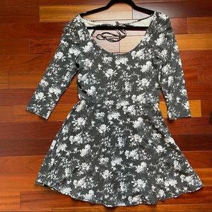 American Eagle Black White Floral Tie Back Dress